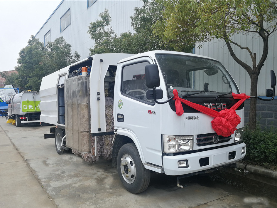 東風(fēng)多利卡護(hù)欄清洗車