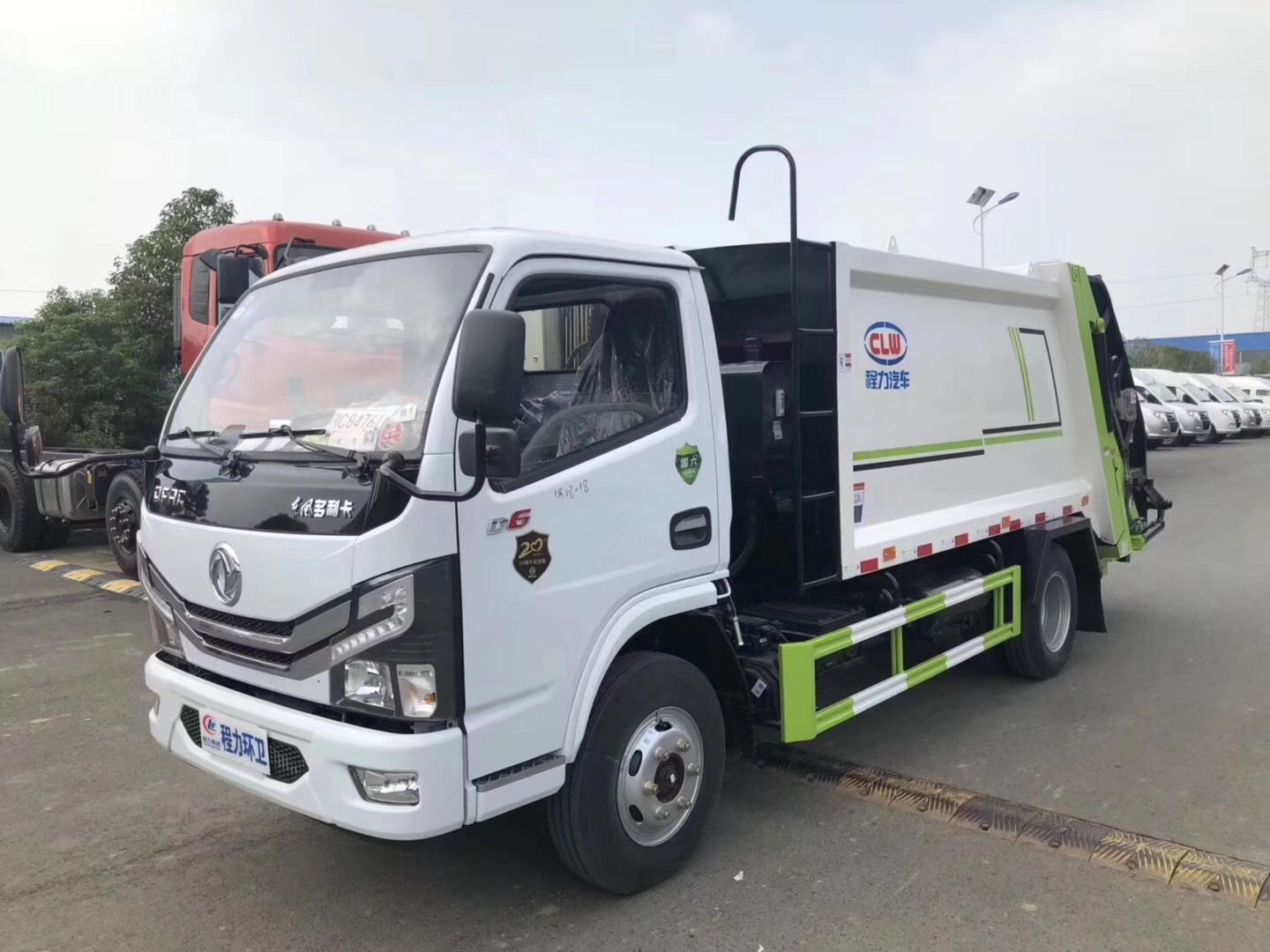 東風多利卡國六5方壓縮垃圾車