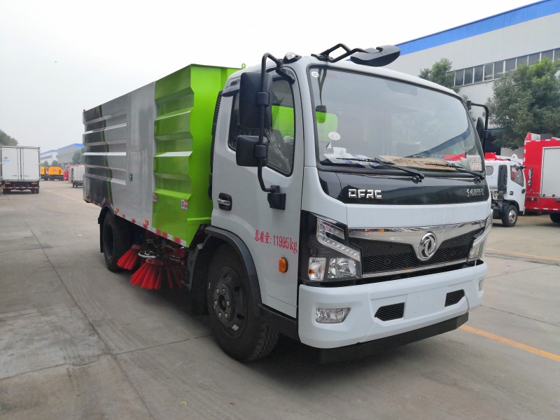 東風多利卡8方掃路車  8方掃路車價格 報價 廠家 配置