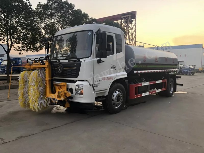 東風(fēng)天錦護(hù)欄清洗車廠家 10方前置護(hù)欄清洗車價(jià)格