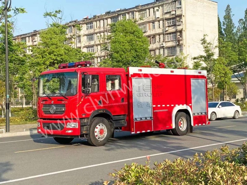 東風6噸水罐消防車