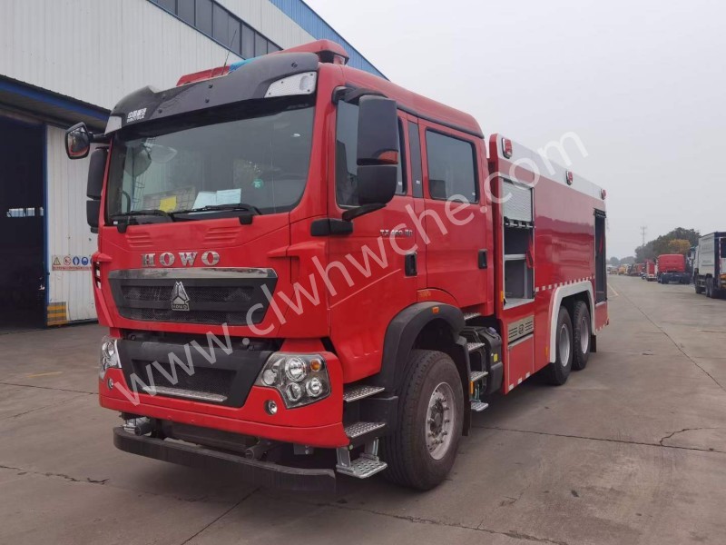 重汽豪沃16噸水罐消防車