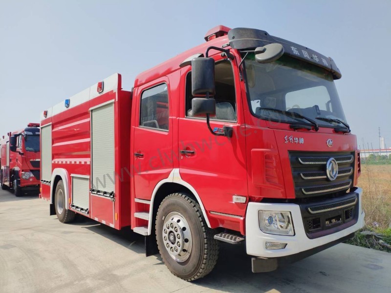 東風華神8噸水罐消防車