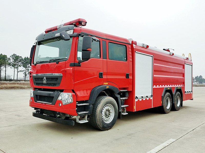 重汽豪沃雙排泡沫干粉聯(lián)用消防車